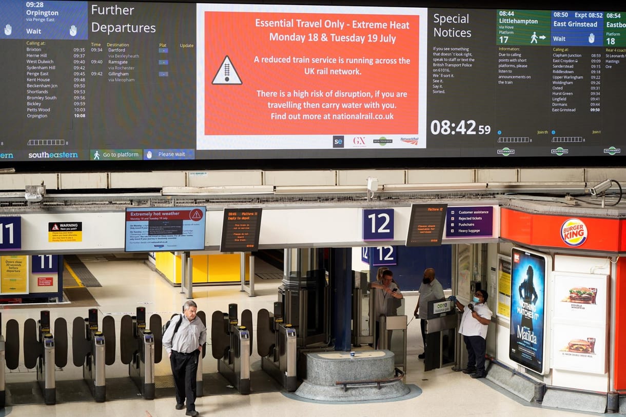 Leállt az egyik londoni reptér, annyira brutális a hőség, a vonatok is félsebességgel közlekednek
