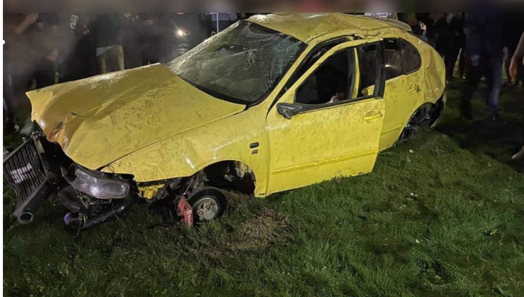 Csodával és pénzbüntetéssel megúszta a kaposvári körforgalmon átrepülő autós