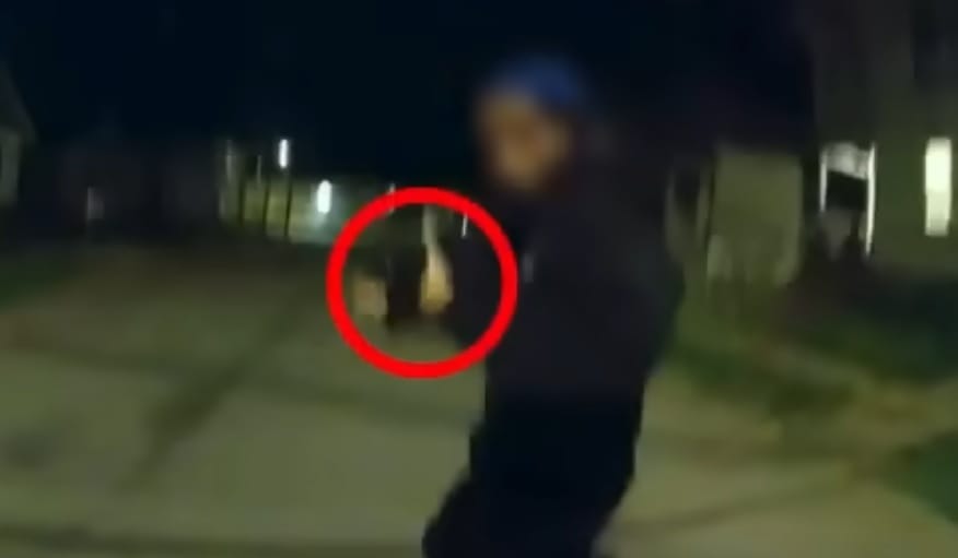 Videón, ahogy a rendőrök lelőttek egy 13 éves fiút az Egyesült Államokban, akiről kiderült, hogy csak egy játék pisztoly volt nála