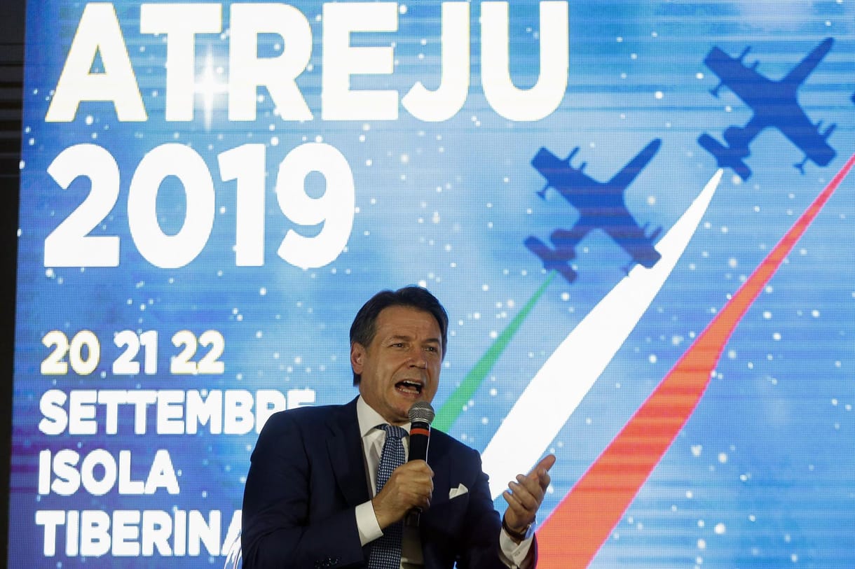 Conte: Kérdezzék meg Orbánt, miért nem ment Salvini után!