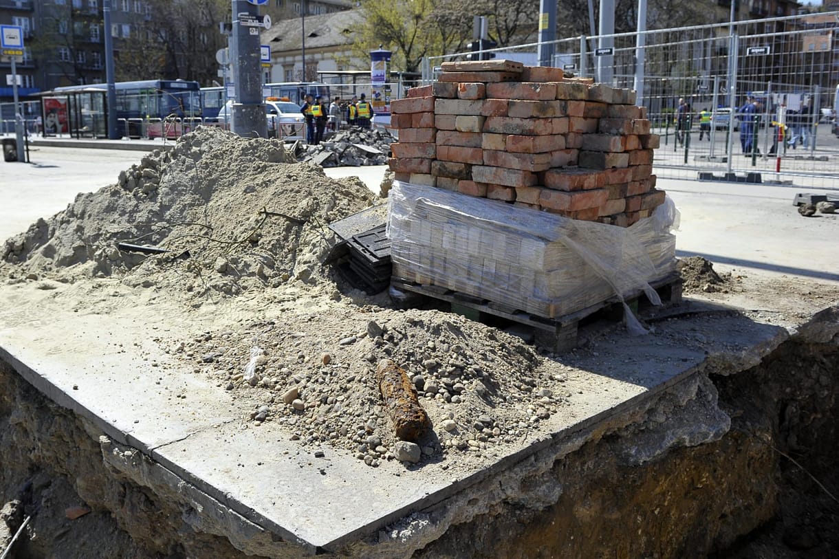 Ez a rozsdás bomba okozott dugót Budán