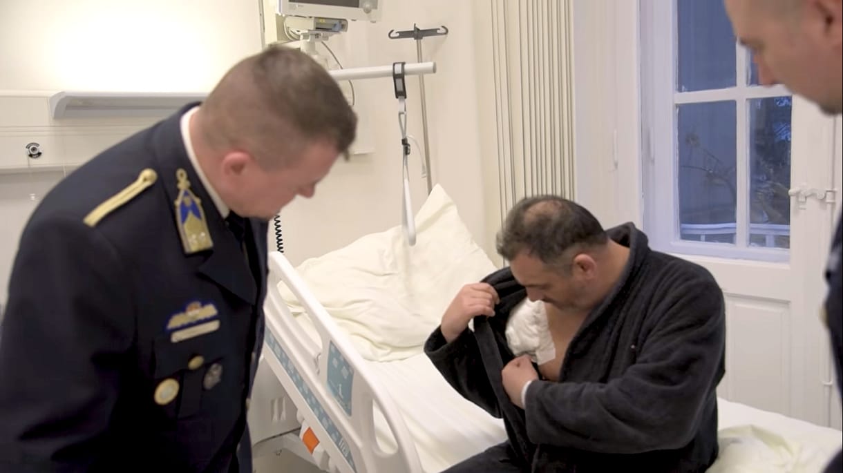 Meglátogatták az újbudai késelés túlélő rendőreit a kollégáik