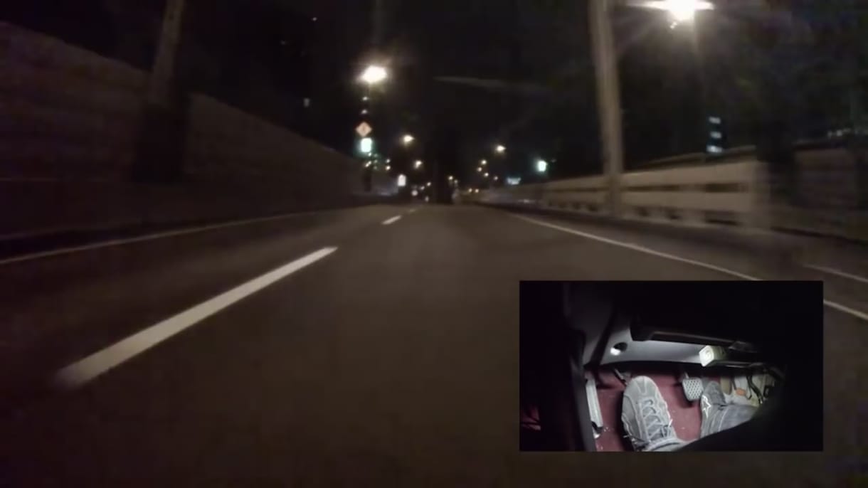 Megvan a kamikaze hangulat a tokiói éjszakai autóversenyzésben - videó