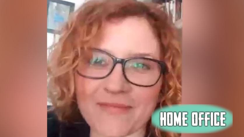 Veiszer Alinda a Home office-ban: 
