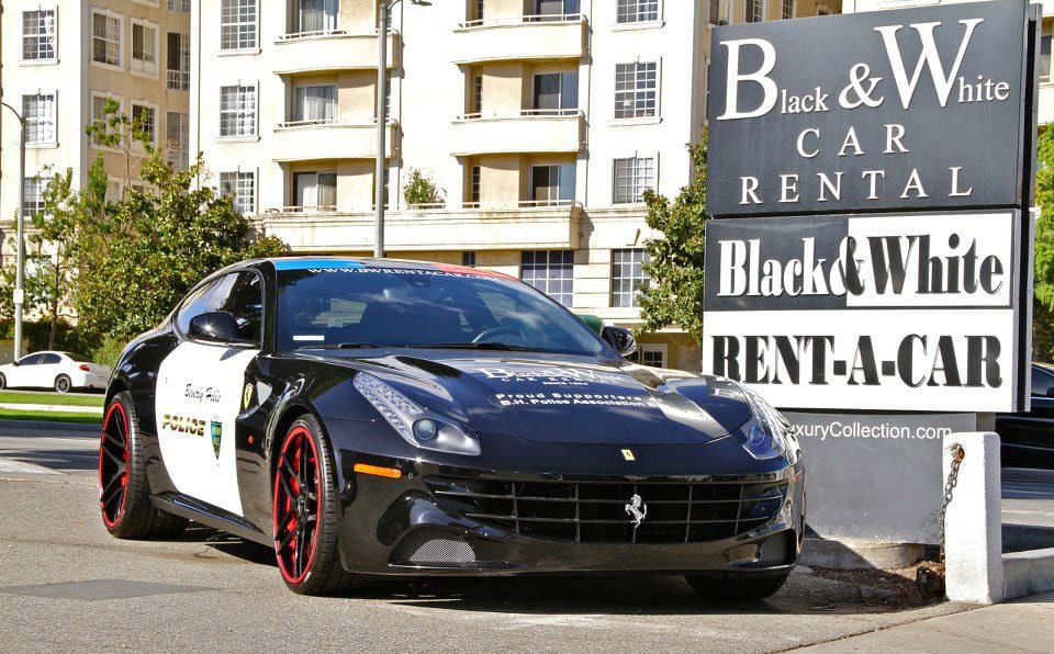 Ilyen lenne egy Ferrari FF rendőrautó - fotók