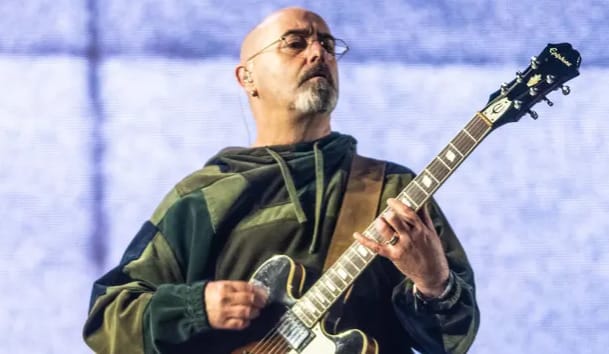Mandularákot állapítottak meg Paul Arthursnál, az Oasis volt gitárosánál
