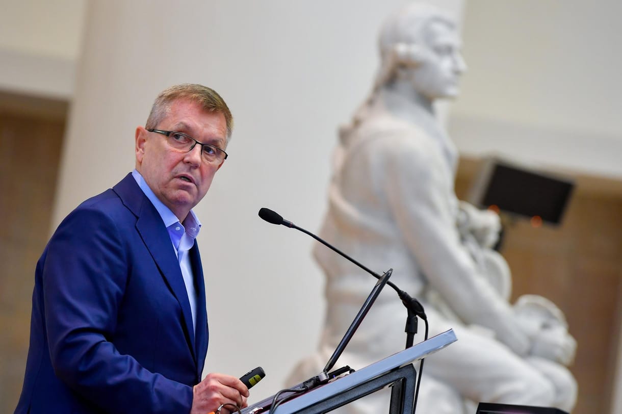 Matolcsy: Ha nem mi fordítunk, velünk fordul a világ