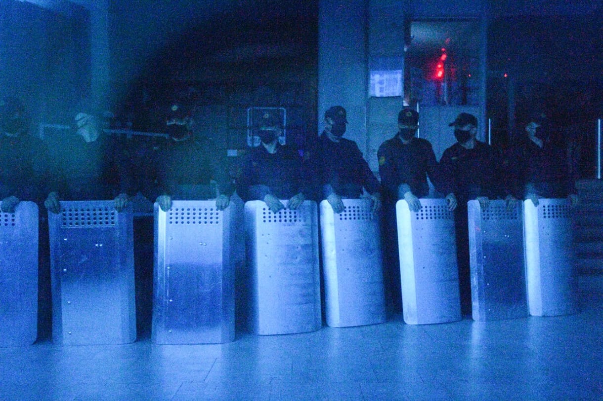 Rohamrendőröket vezényeltek a fehérorosz állami média épületéhez