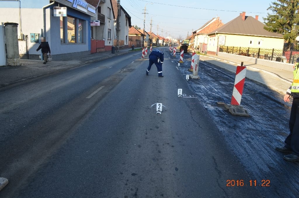 Ilyen tábla talált telibe menet közben egy biciklist - fotó