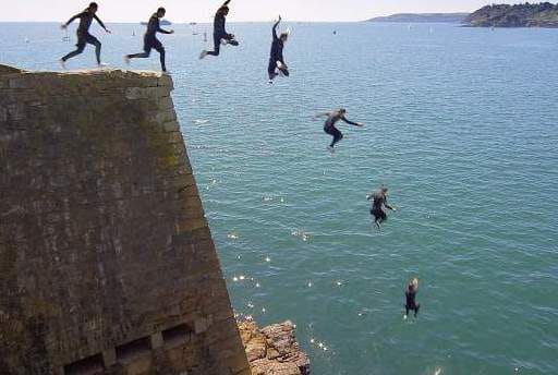 Tombstoning: életveszélyes extrém sport - videók