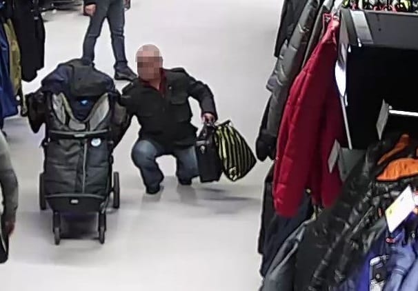 Elcsípték a férfit, aki babakocsiból lopott