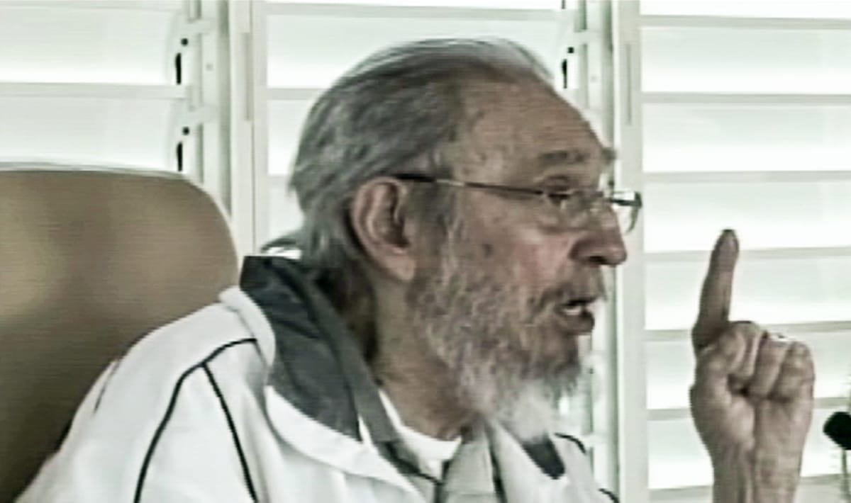 Hatalmas ovációval fogadták Fidel Castrót a kubai kommunista párt kongresszusán
