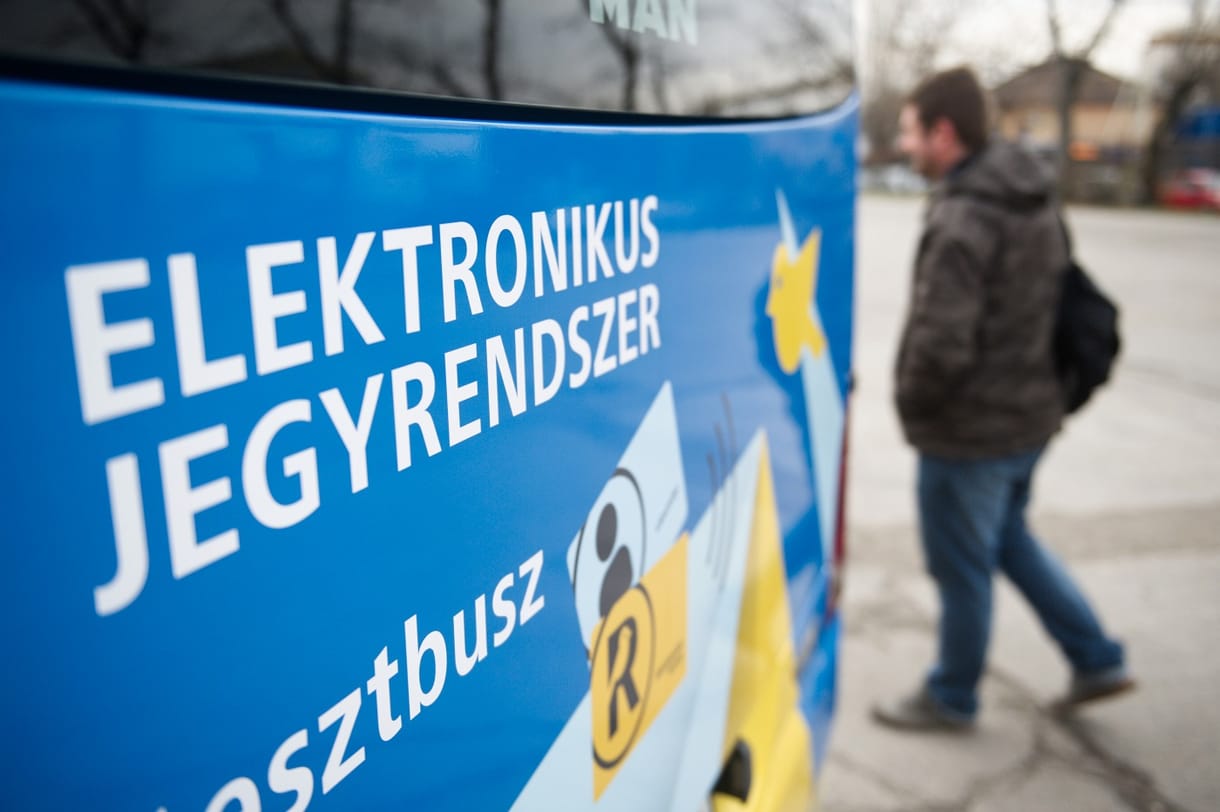 Liberálisok: Tarlós évi 40 milliót fizetett az e-jegyrendszerért is felelős főtanácsadóinak
