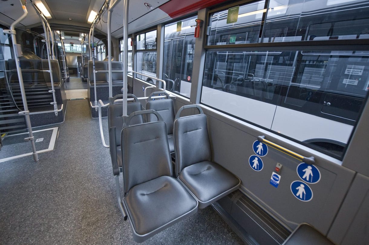 Nem látható, melyik busz hányas és hova megy