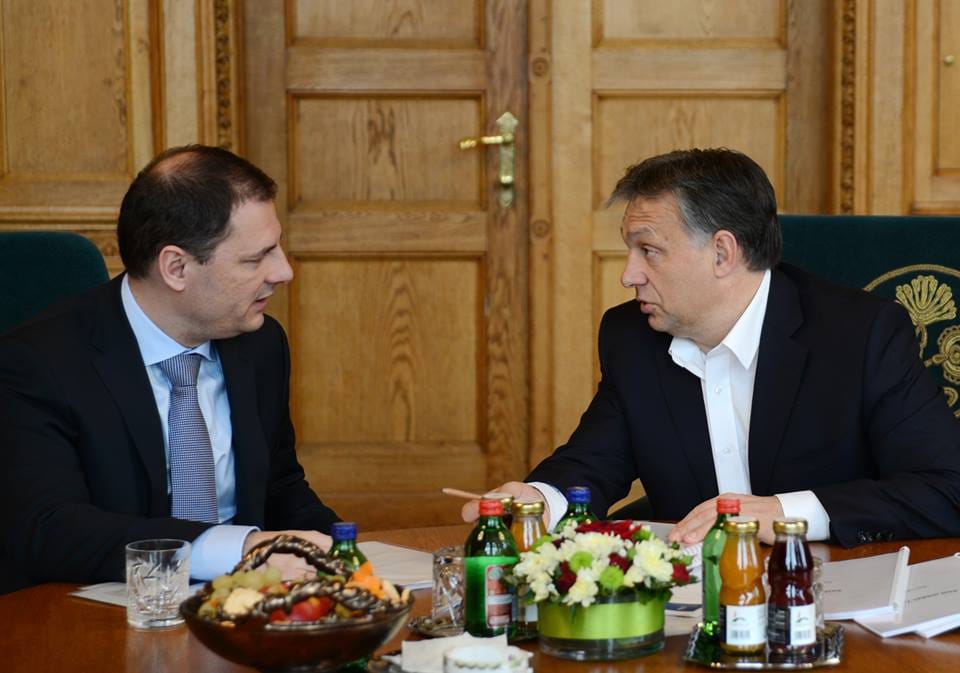 Fideszesek revolverezik egymást Fóton