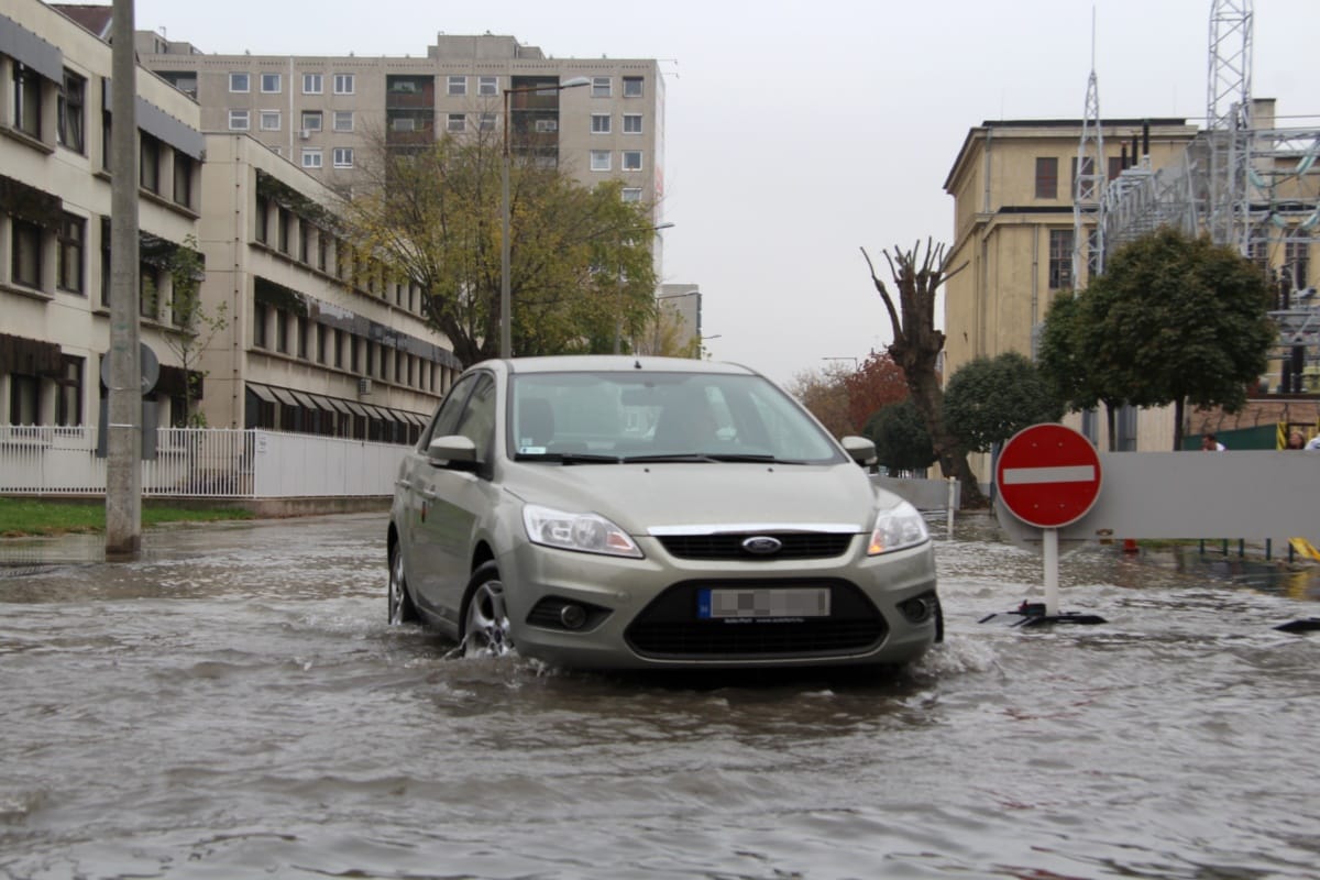 A baj csőstül jön - vízben úszik pár utca a XIII. kerületben