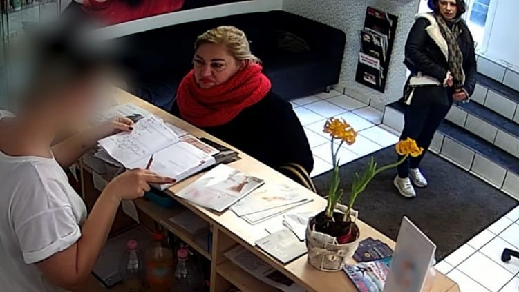 Pénztárcát lopott ez a két nő Újlipótvárosban, ki ismeri fel őket? – fotó