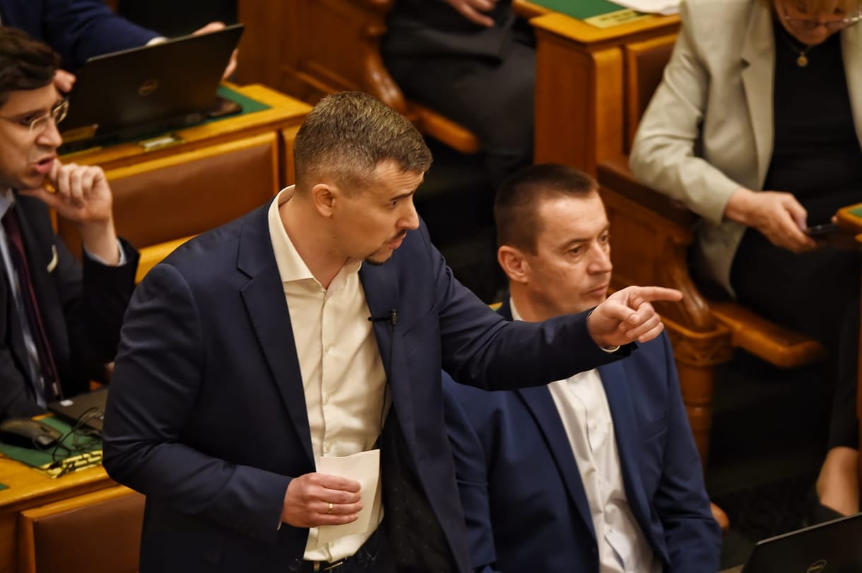 Teljes a sorcsere a Jobbik pártalapítványában is