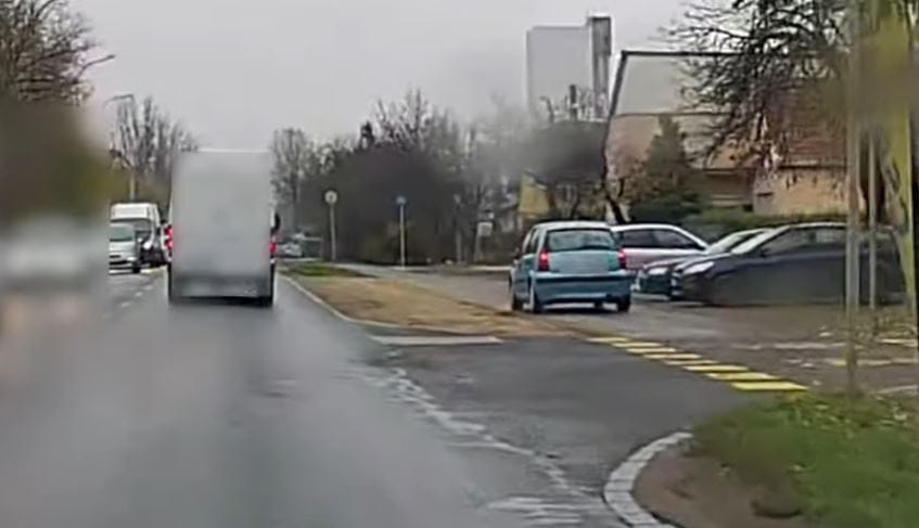 Még csak dugó sem volt, amikor végigrobogott egy autós Csepelen a bicikliúton