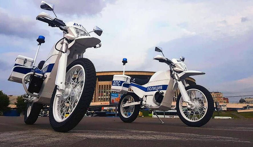 A Kalasnyikov megvan – és elektromos rendőrmotorként?