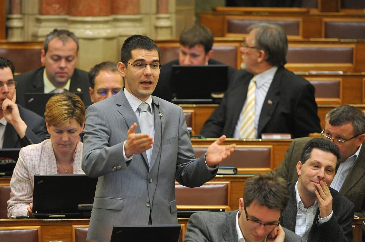Novák Előd elbúcsúzott és háttérbe vonul