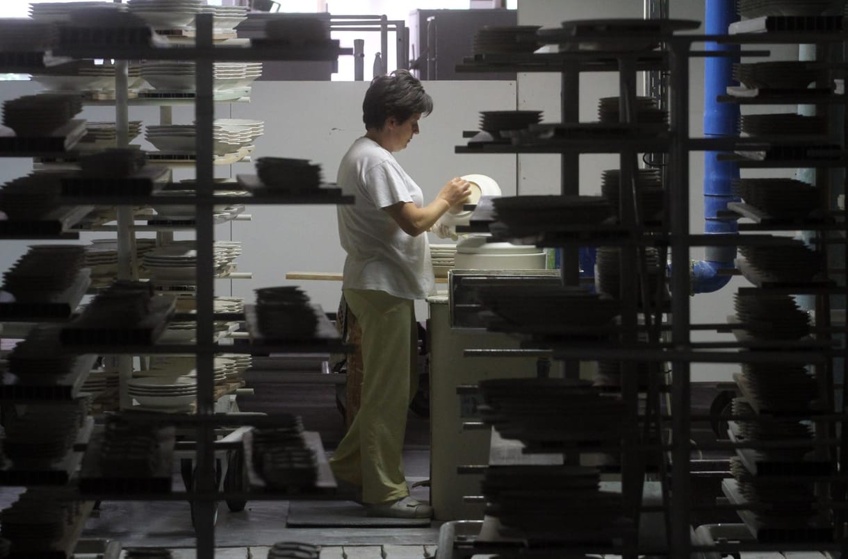 Eladja az állam a hollóházi porcelángyártót