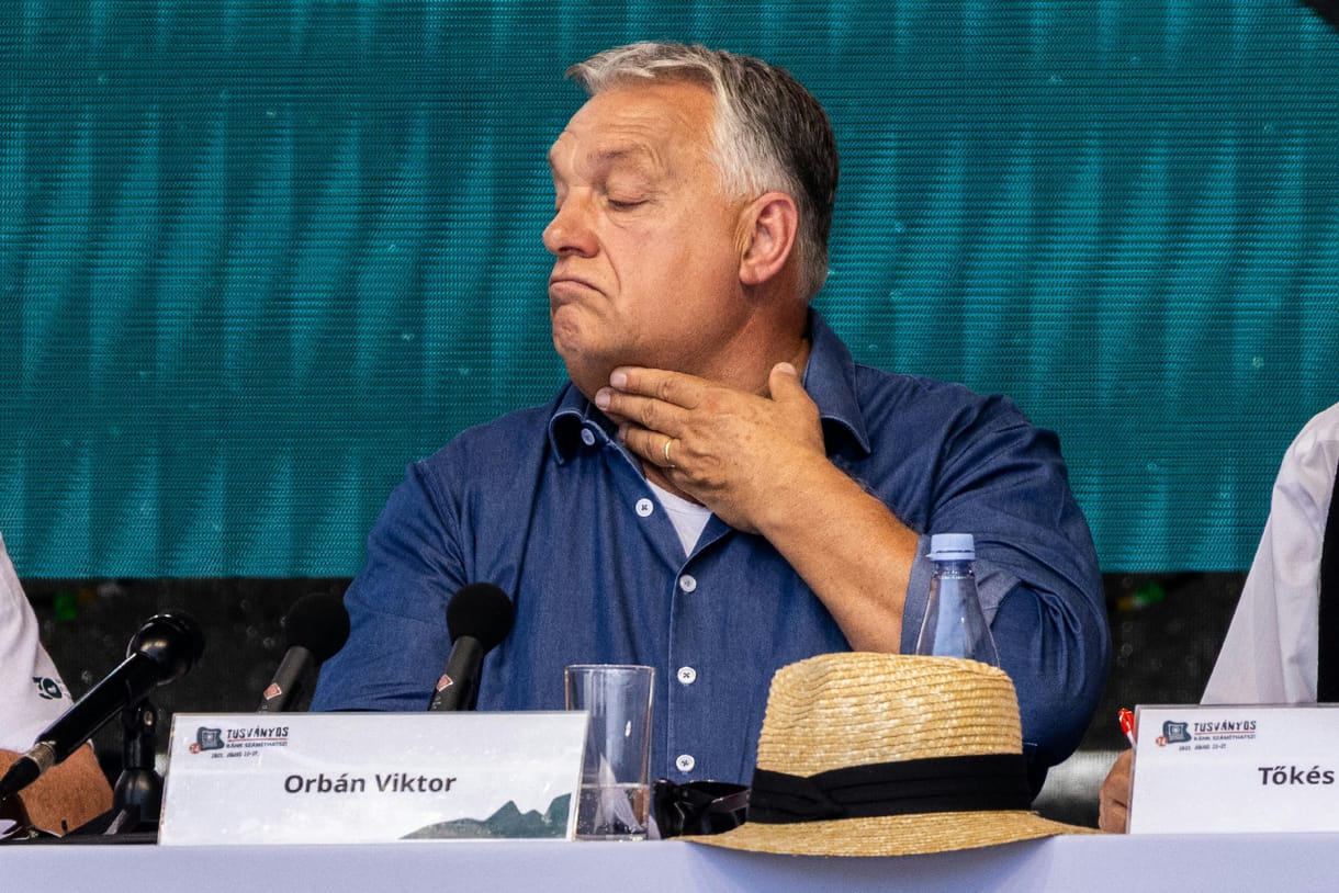Orbán Viktor hallgat a munkácsi rakétatámadásról, de a kormányülésről azért posztolt