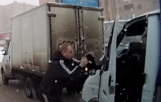 Tükröt tükörért: így áll bosszút az orosz autós – videó