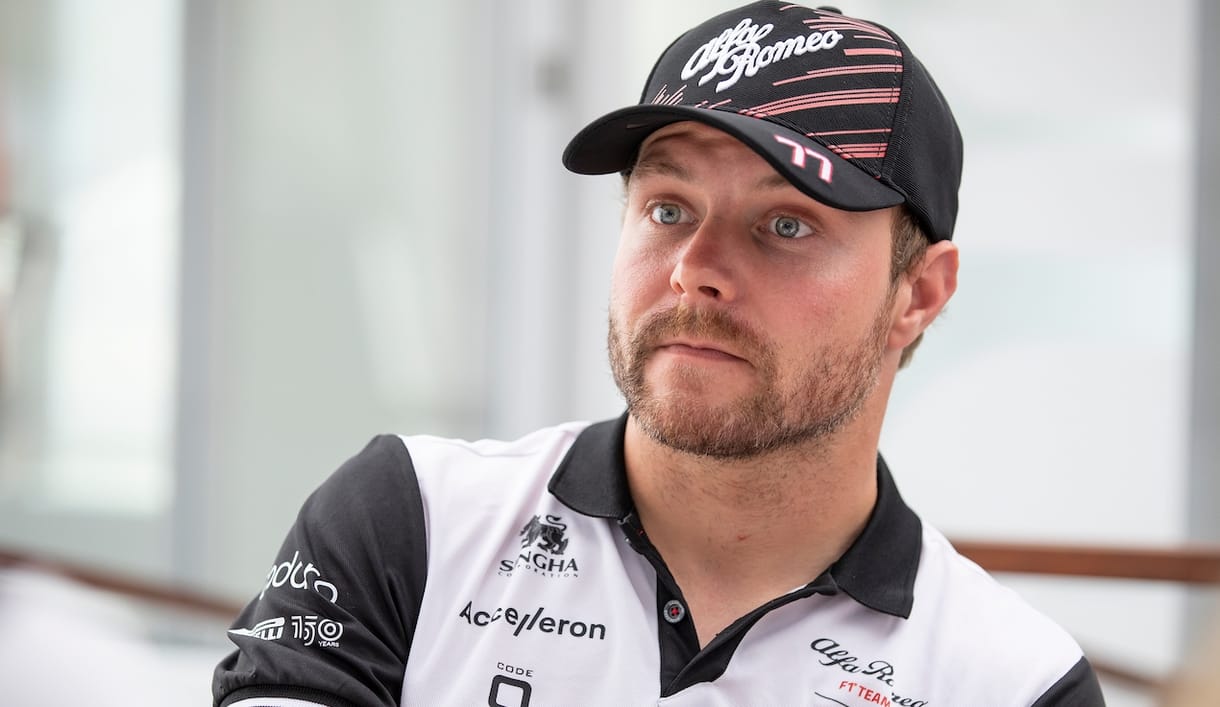 Valtteri Bottas nem fél a saját bőrét vásárra vinni – akkor sem, ha meztelen