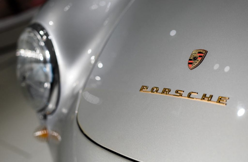 Nehéz lesz kiszúrni, pedig megújult a Porsche emblémája