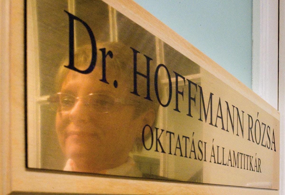 Hoffmann: 6, 10 vagy 12 évig itthon kell dolgozniuk a támogatott diákoknak