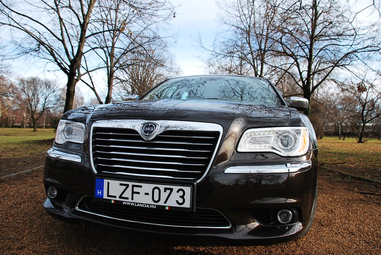 Exkluzív teszt: Lancia Thema, a gyorsnaszád