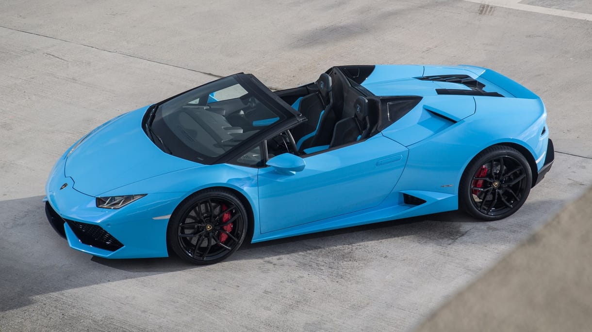 Tolatóradar: előkapta a jó időben 80 milliós Lamborghinijét Vajna Tímea