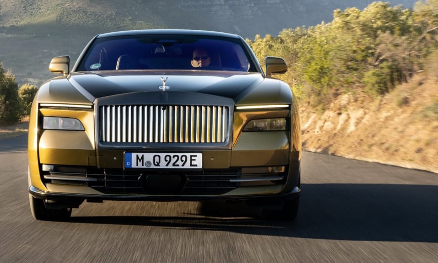 Extrém körülmények mellett kínozzák a Rolls-Royce első villanyautóját