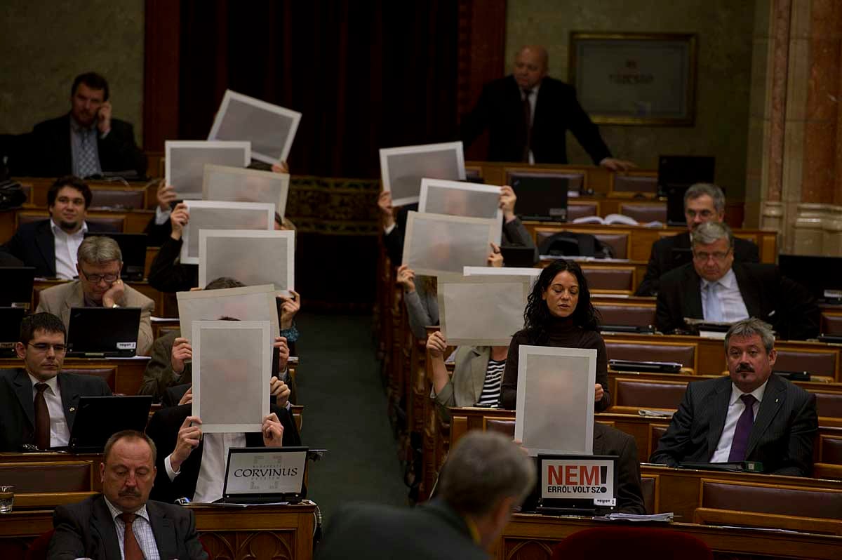 LMP: pénteken vége lehet a magyar demokráciának