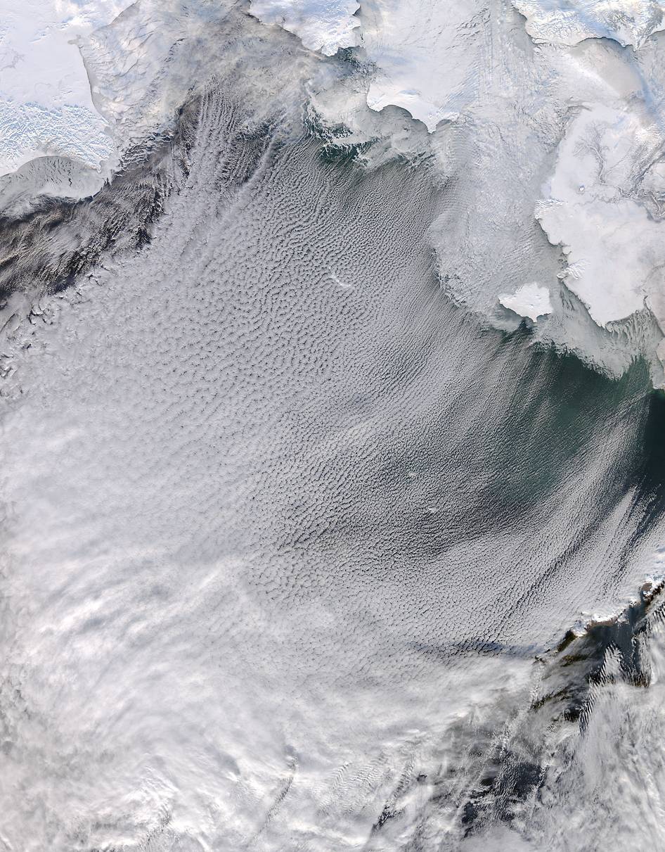 Felhőutcákat fotózott le a NASA a sarkkörnél – űrfelvételek