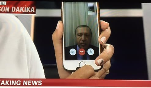 “Mi leszünk az új Irán” - Erdogant sejtik a puccs mögött a török ellenzékiek