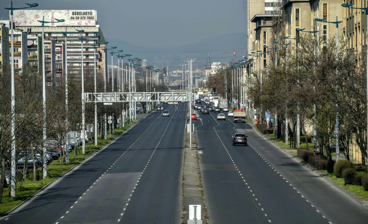 Kitört a zombiapokalipszis a pesti utakon? - Fotók