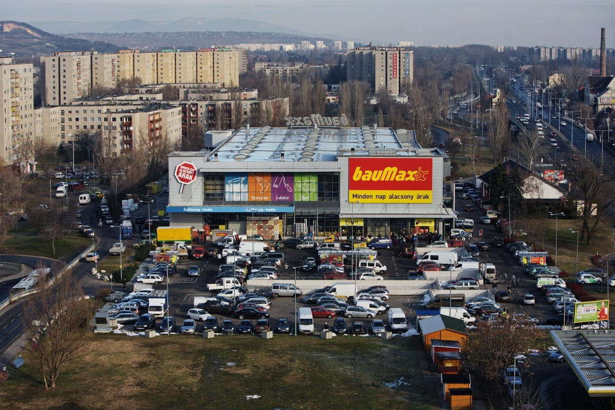 Így hordják szét a Baumax megmaradt árukészletét