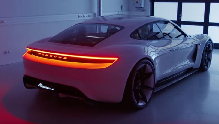 Porsche: csak egy tipikus nap az irodában - videó