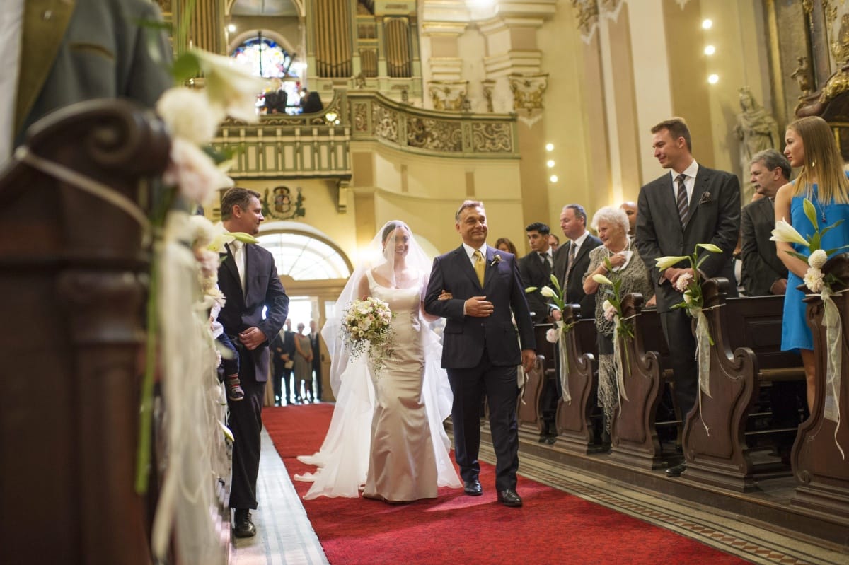 Orbán Ráhel ruhája: lebuktatta magát a tervező a Facebookon