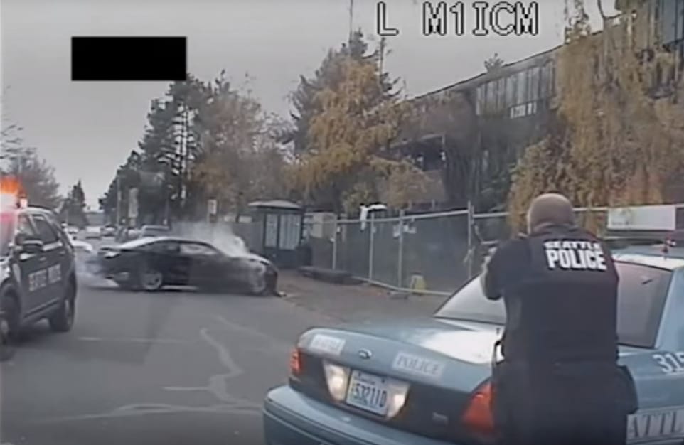 Autós üldözésben nem ismernek tréfát az amerikai rendőrök – videó