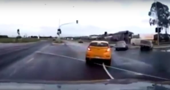 Karambolozó szellemautót vettek videóra – írja meg, honnan tűnt elő!