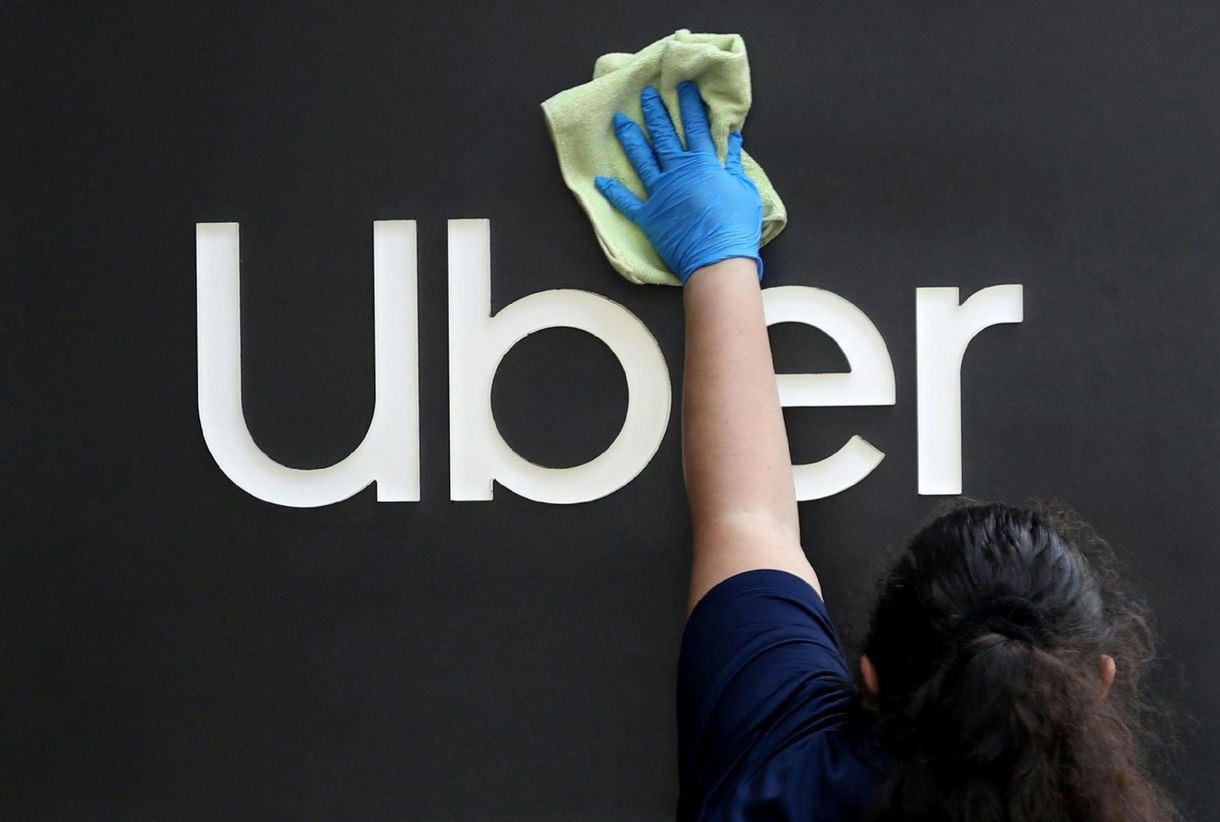 OLAF-vizsgálat indult egy volt uniós biztos ellen, mert az Ubernek lobbizhatott