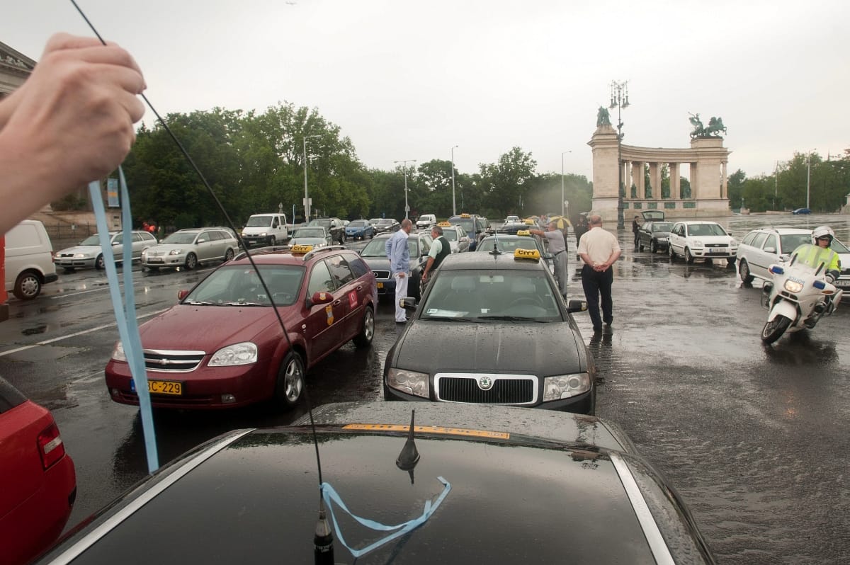 A korábbinál nagyobb demonstrációt tarthatnak a taxisok
