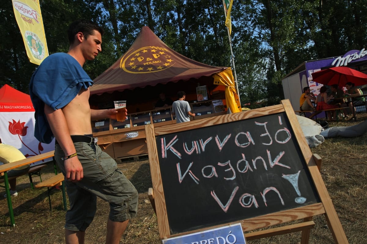 Kiknek és hogyan éri meg a fesztiválozók etetése?