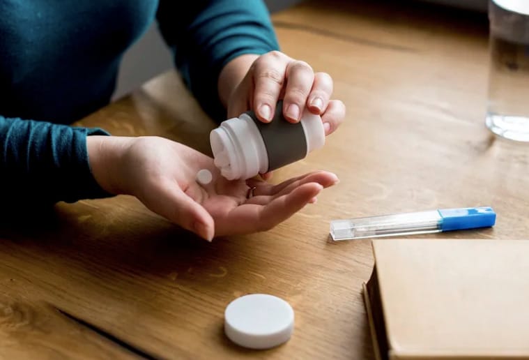 Fáj a feje? Így vegye be a gyógyszert, hogy gyorsabban hasson
