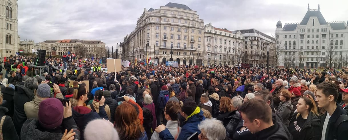 Derdák Tibor: Felvonulóknak csillagos ötös