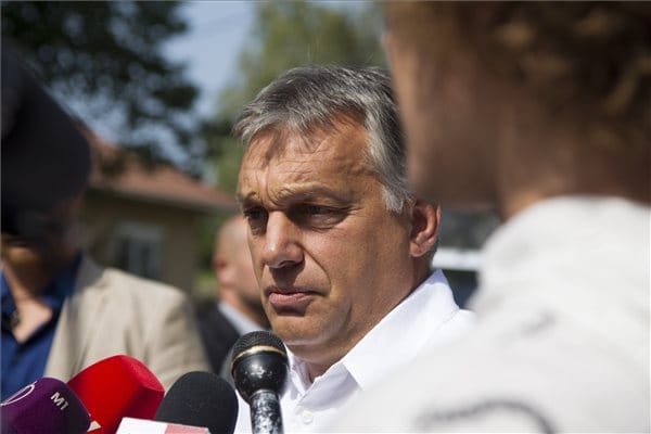 „A kommunisták olyanok, mint a Terminátor” – mondta állítólag Orbán Kötcsén