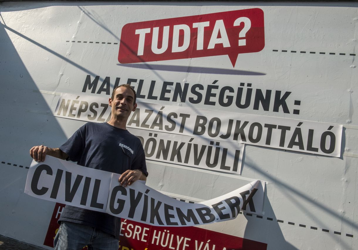 Tóta W.: Kutya ugat, karaván halad